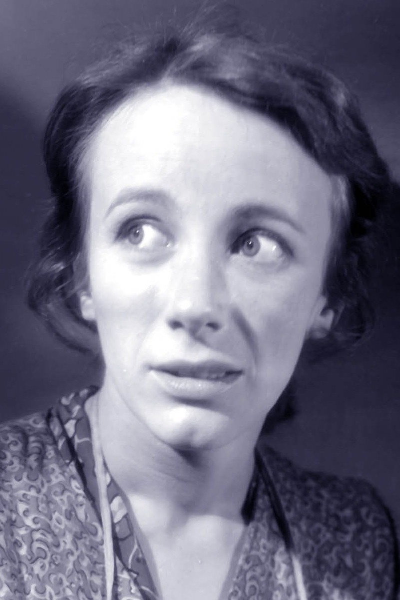 Dorothy Gordon as Laura in The Blakes Slept Here