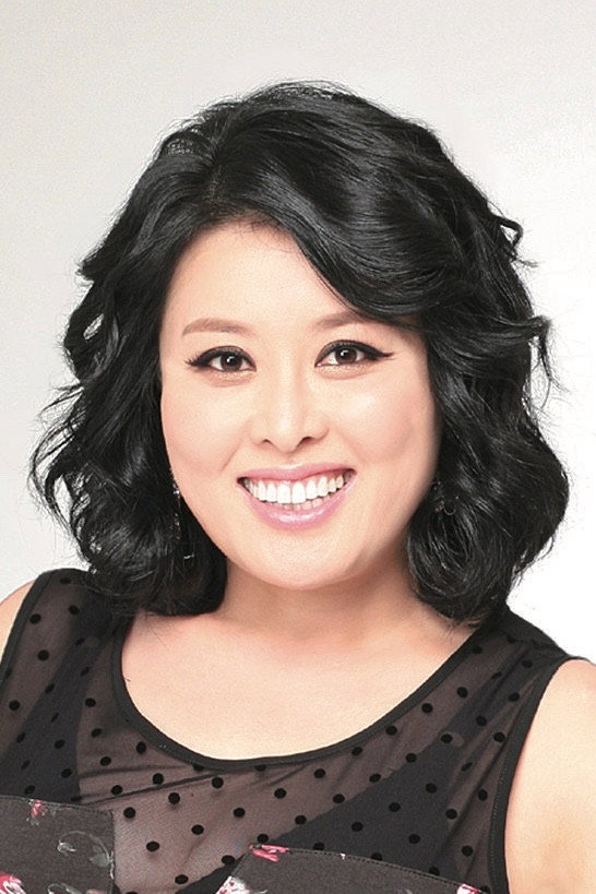 홍지민 as CEO's wife in The Life and Death of Monty Jubei