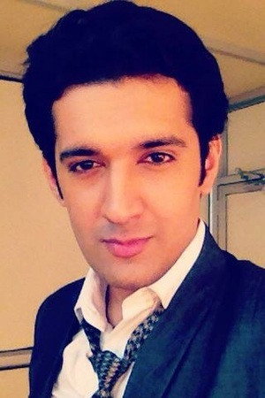 Arjun Aneja as Prateek Basotia in Hello Mini