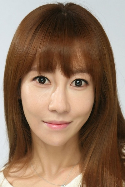 채민서 as Choi Yoon-mi in Loner