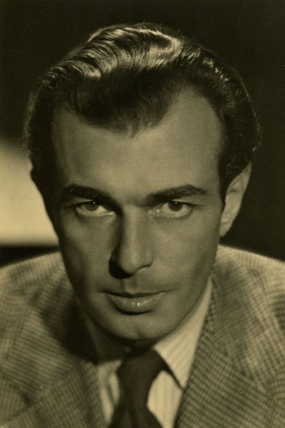 Karl Martell as Fred Nissen in Premiere