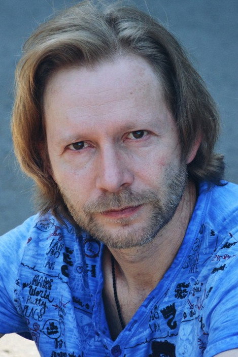 Oleg Ljubimov as Евгений, папа Игната in Over The City