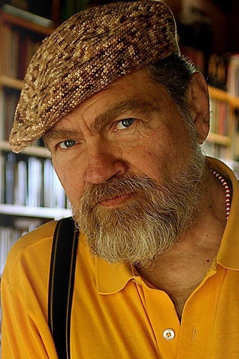 Quique Pesoa as Narrator (voice) in Oscar Alemán, vida con swing