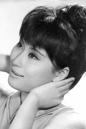 Ha Yee-Chau as He Yueh-Erh in Three Swinging Girls