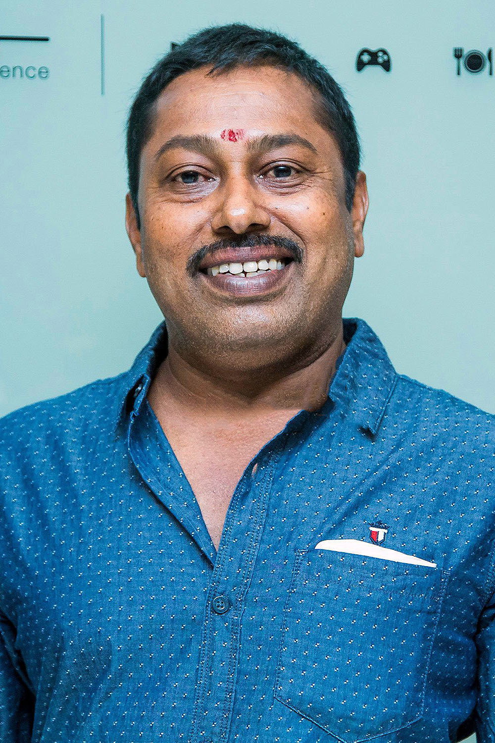 Rajakumaran as Raj in Vallavanukku Pullum Aayudham