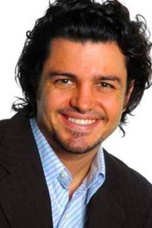 Rodrigo Brassoloto as Tiago in Por Que Você Não Chora?
