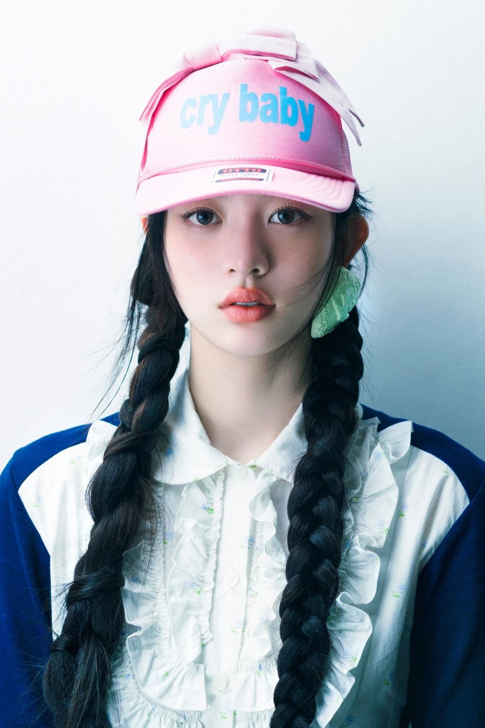 민주 as Self in Minju's Pink Cabinet