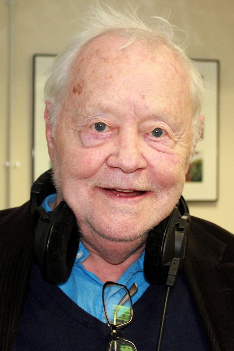 Dudley Sutton as Bill Farrell in The Football Factory