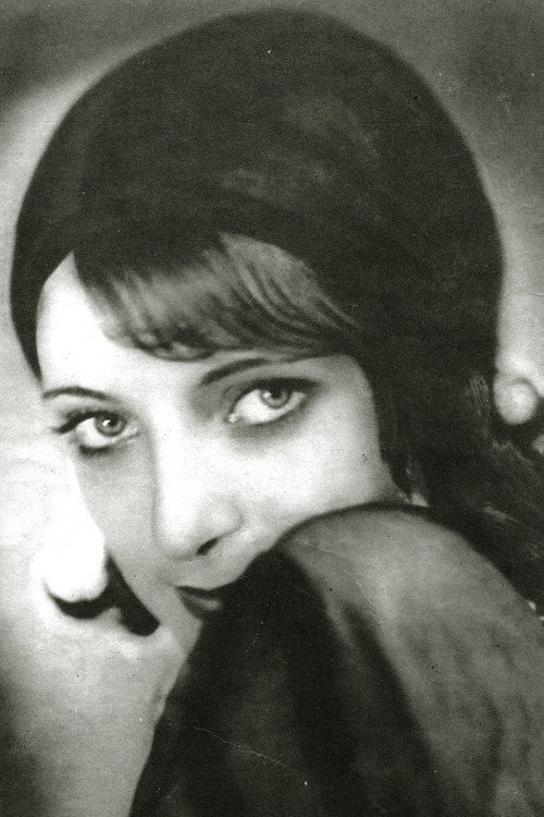 Dria Paola as Susanna in Battles in the Shadow