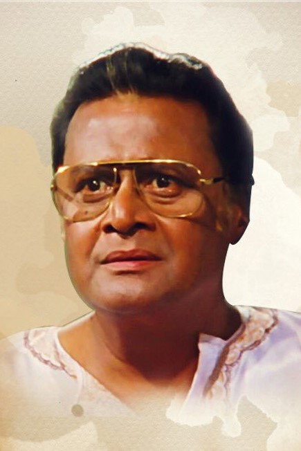 Subhendu Chatterjee as Satyen Mitra (Shotu) in Up in the Clouds
