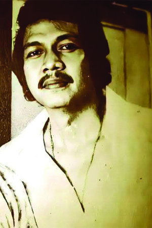 Doddy Sukma as Akuwu Ariamanik in Thousand Centipedes