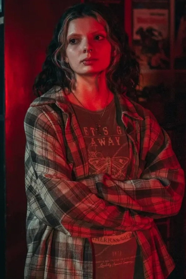 Lívia Marafiga as Amábile in End of Shift