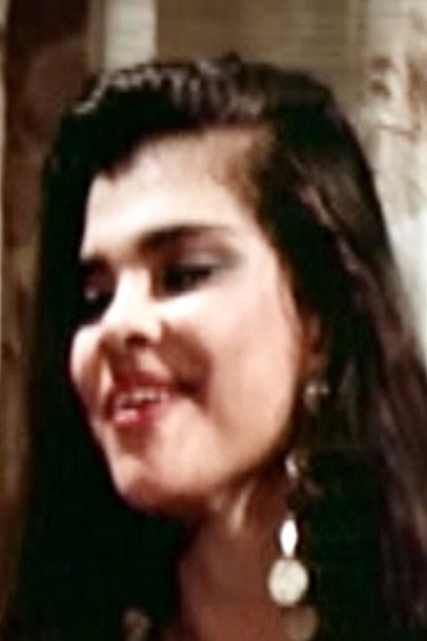 Safinaz Fathy as سناء in نوبة حراسة