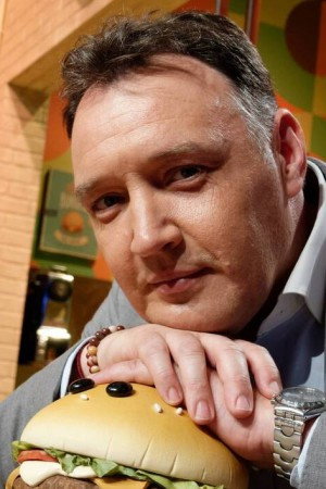 Williams Guitton as Willy, cuisinier in Burger Quiz