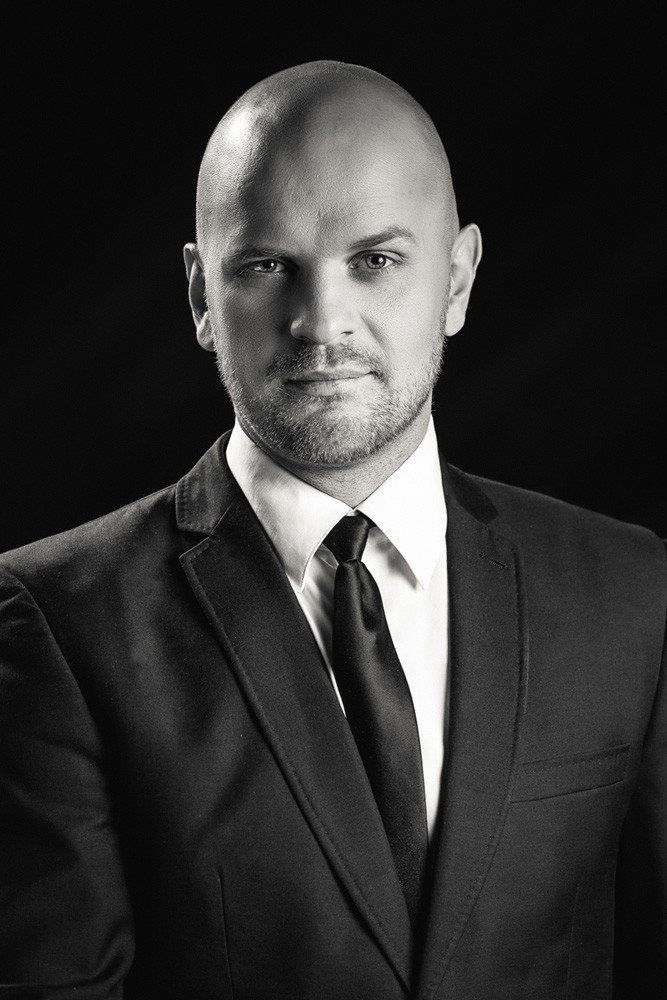 Lauris Dzelzītis as Snow White's Father in In the Mirror