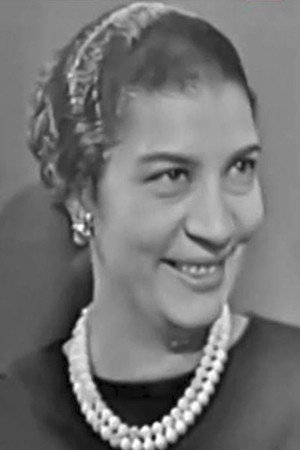 Kawkab Sadek as الخادمة نفيسة in الحب المكروه