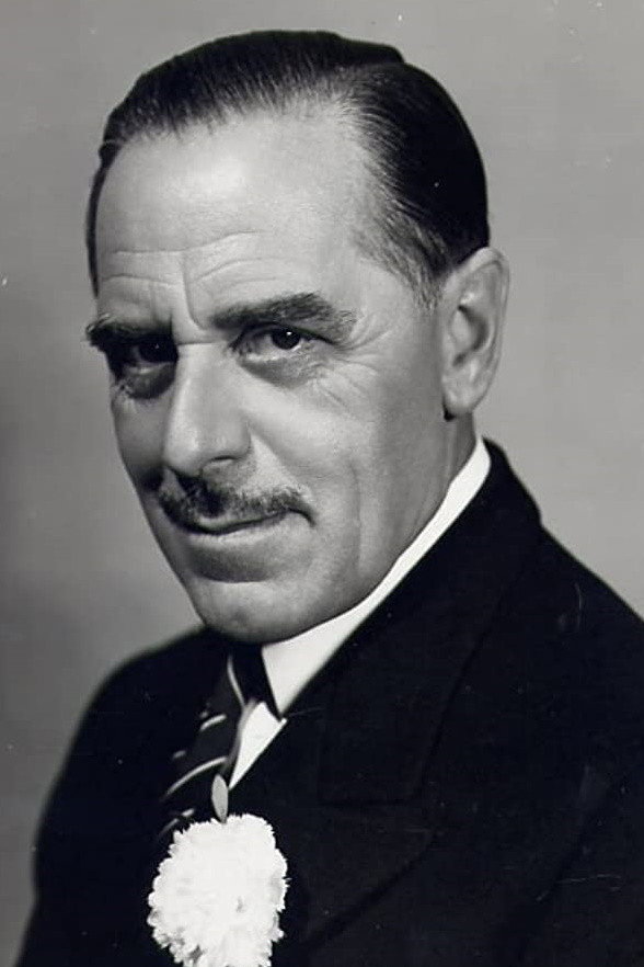 Walter Kingsford as Peter Gunther in The Velvet Touch