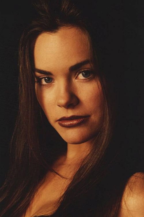 Athena Massey as Liana in Virtual Combat
