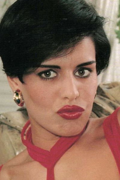 Dalila as Fatima, serva della locanda in Dracula