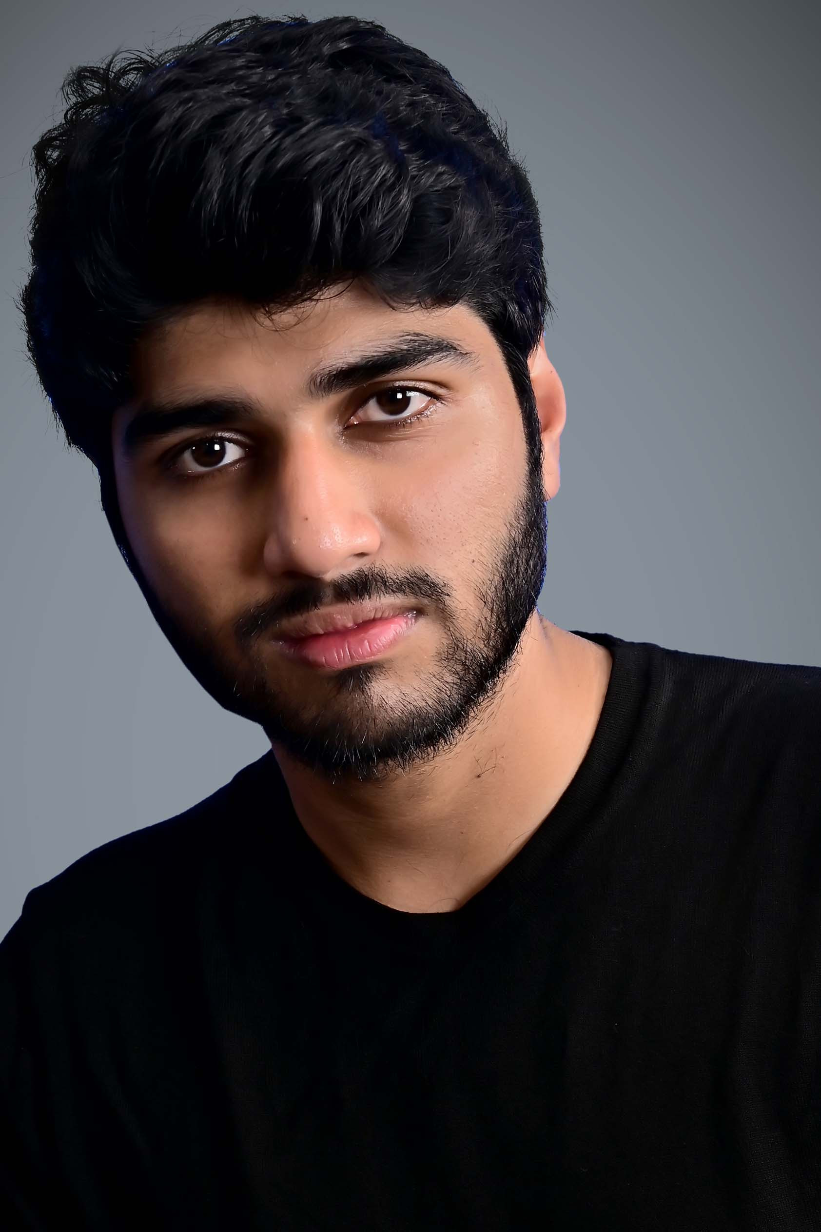 Pravin Kishore as Sabari Karthikeyan in Minmini