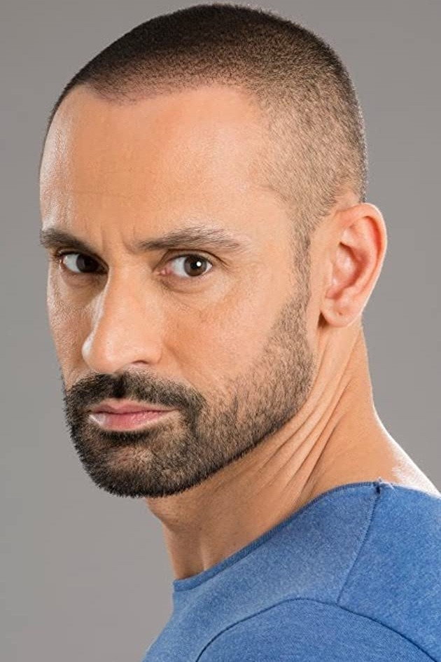 Luís Gaspar as Óscar in Iris