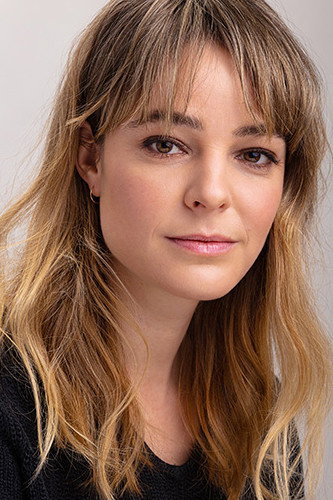 Émilie Leclerc Côté as Stéphanie in Col bleu