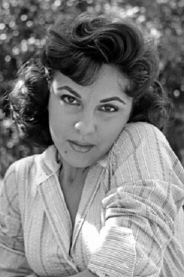 Lucia Modugno as Geraldine in Navajo Joe