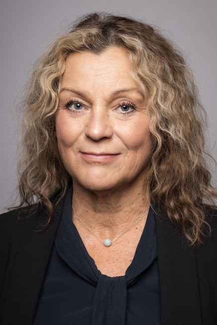 Anne Veesaar as Liisbet (voice) in Cabbage Head
