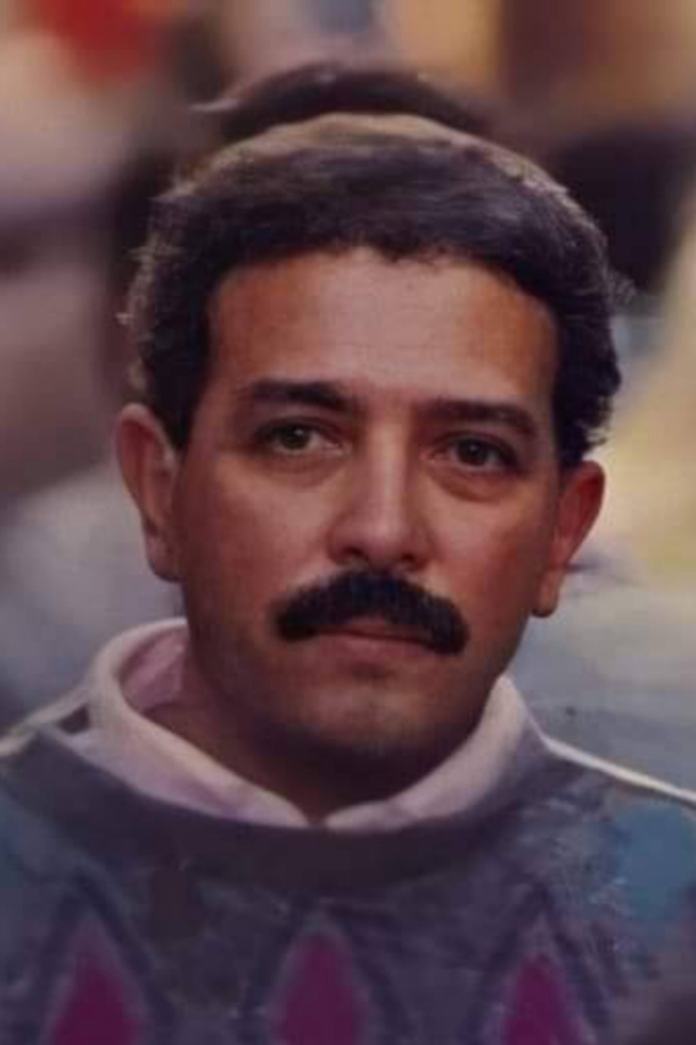 Atef El-Tayeb as Taxi driver in Fangs
