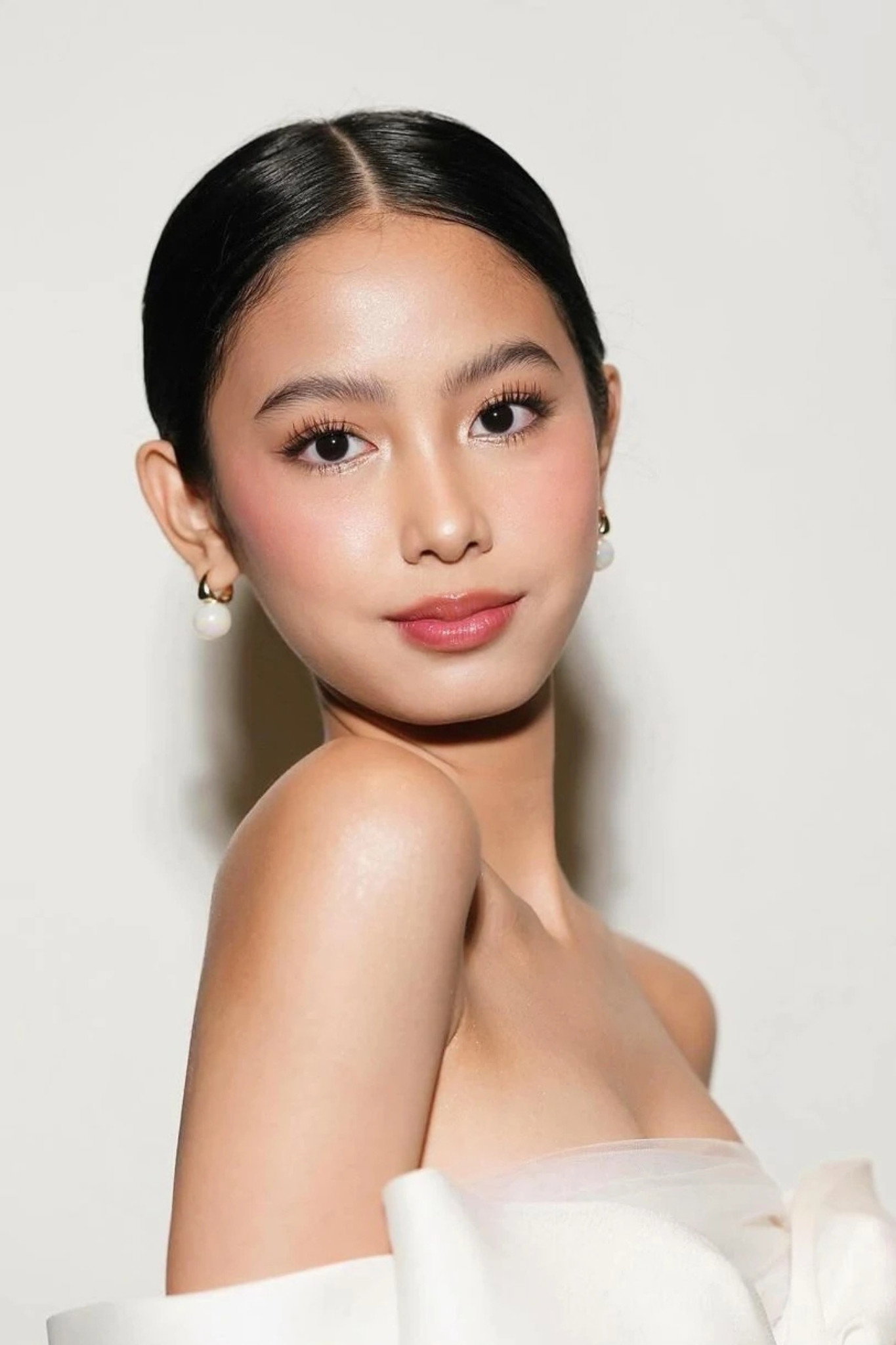 Jana Agoncillo as Mirasol Gallego in Lavender Fields