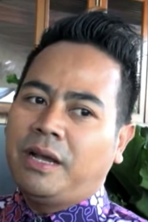 Yadi Sembako as Yadi in Screwball
