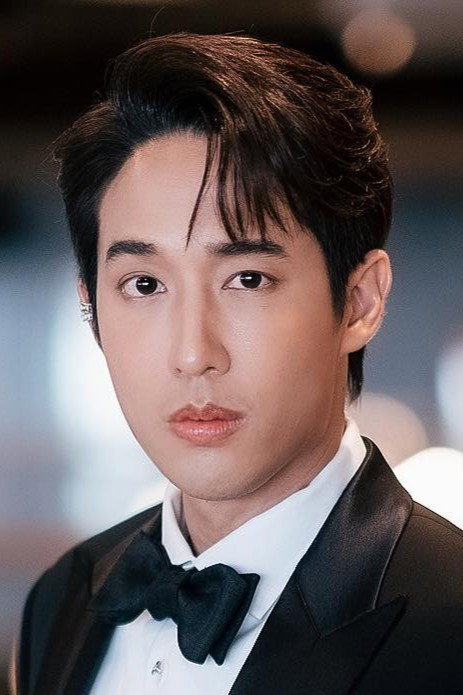 ธรรม์ธัช ธารินทร์ภิรมย์ as Dr. Phakphum in Make a Wish