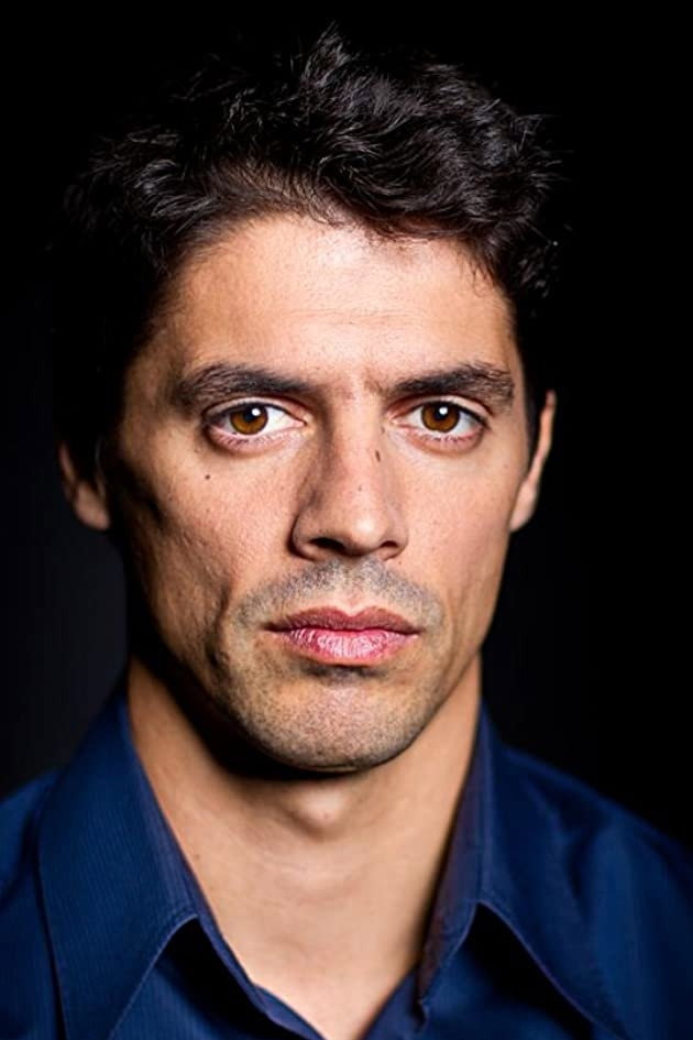Gonçalo Waddington as Antero in Esquadra de Polícia