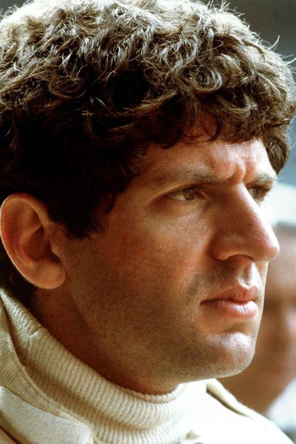 Jody Scheckter as Self in Gilles Villeneuve - L'Aviatore
