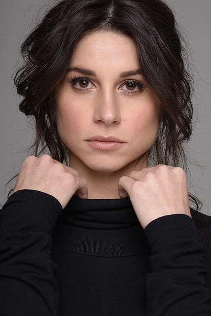 Chandelly Braz as Kátia Alvarez in Edifício Paraíso