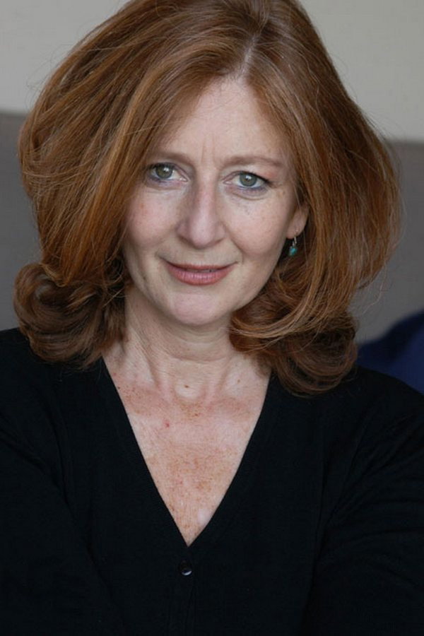 Silvia Cohen as Mavi in Tra due risvegli