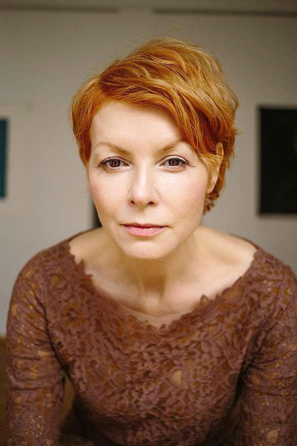 Agnieszka Glińska as Iwona Kamińska in Artists