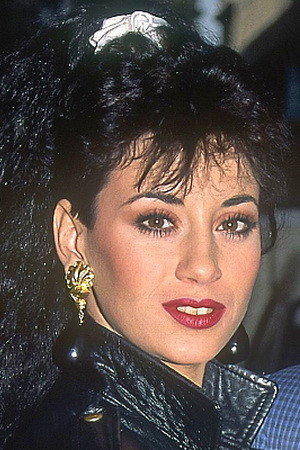 Élodie Chérie as La prêtresse in Time Demon