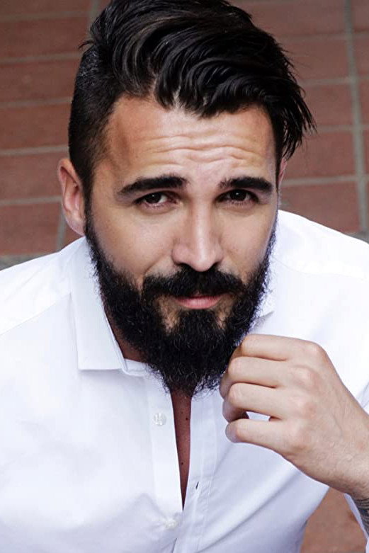 Blerim Destani as Leon in Das Meer ist der Himmel