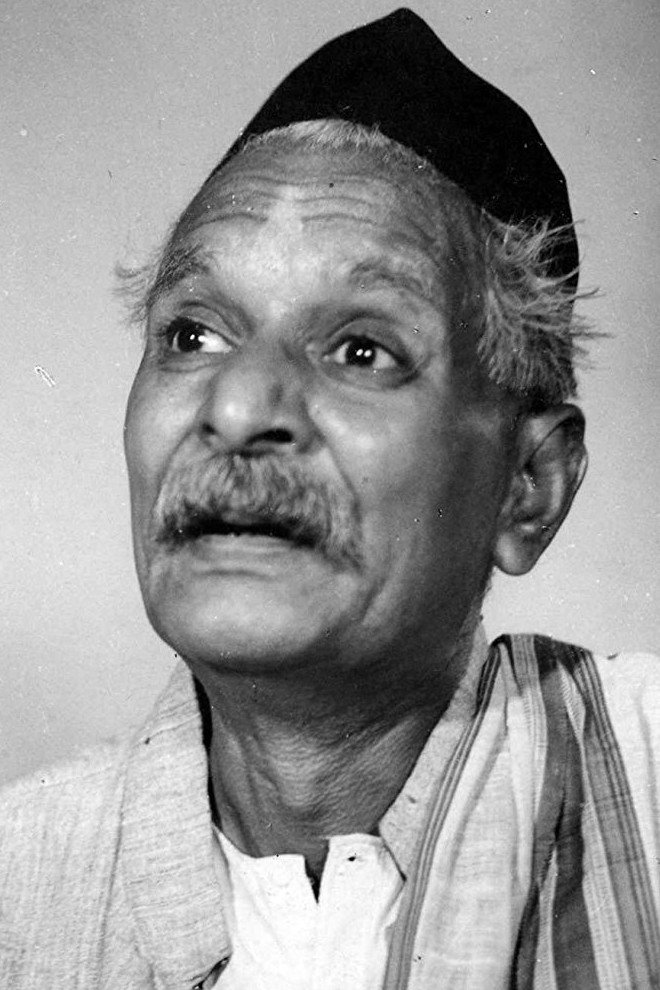 Kanhaiyalal Chaturvedi as Pandit Shyam Sunder in Satyam Shivam Sundaram
