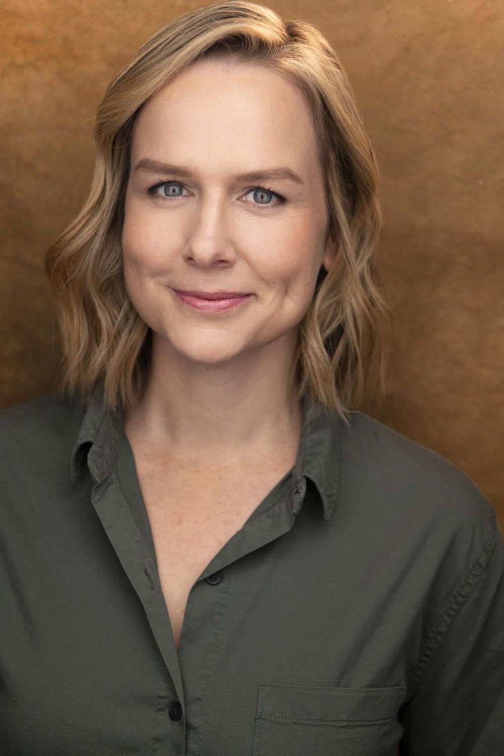 Margaret Rose Champagne as Amy in Paris is in Harlem