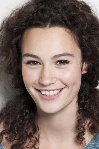 Ilona Bachelier as Madeleine (20 years old) in Raoul Taburin