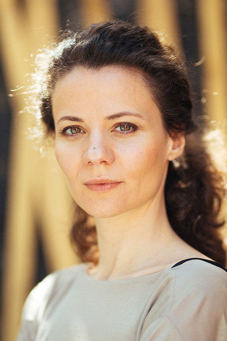 Carmen Florescu as Cristina in Parking