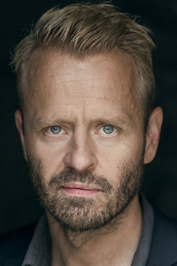 Peder Pedersen as Kasper in Sticks and Stones