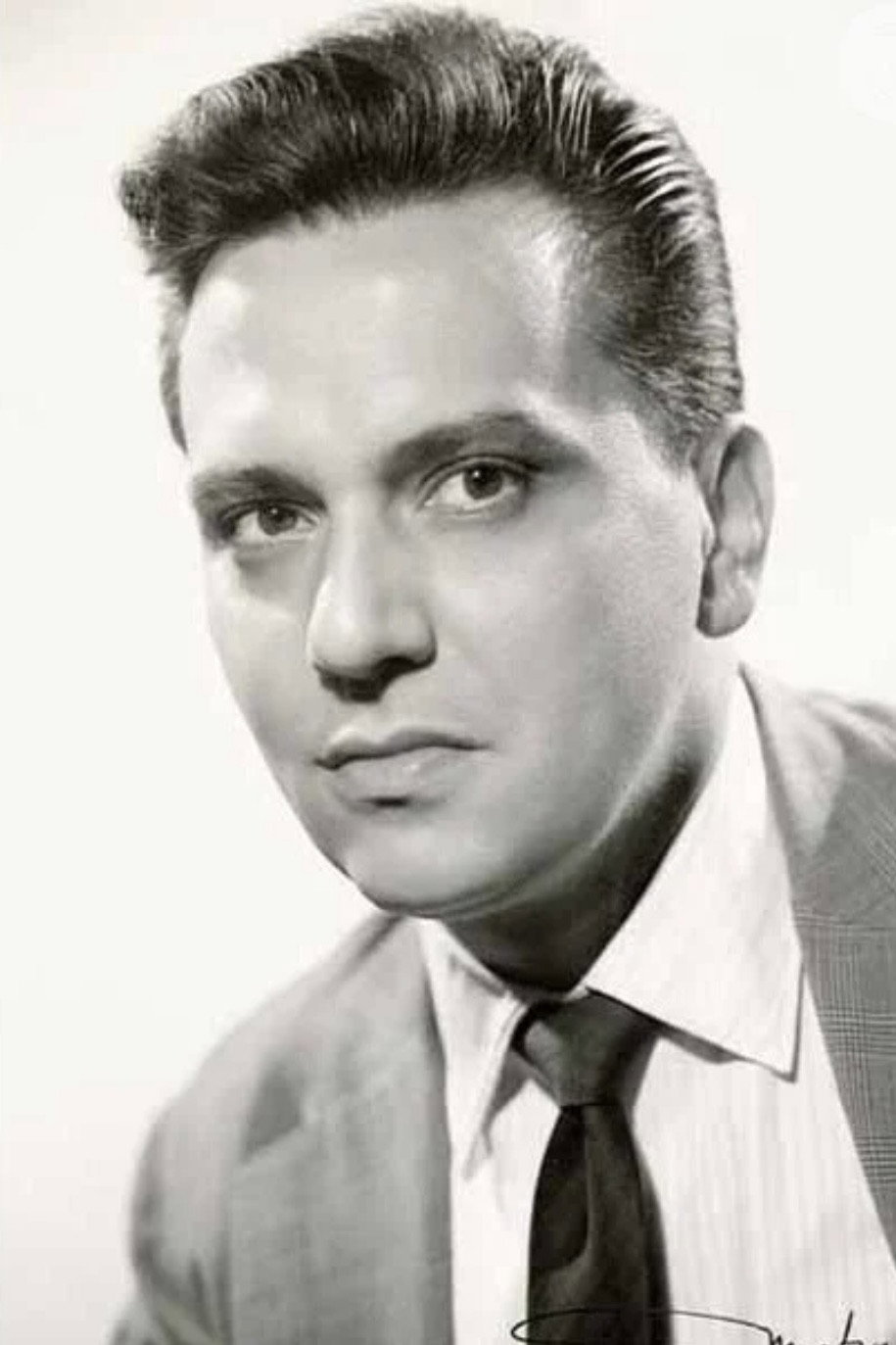 Jorge Dória as Dr. Cristiano Navarro in O Todo Poderoso