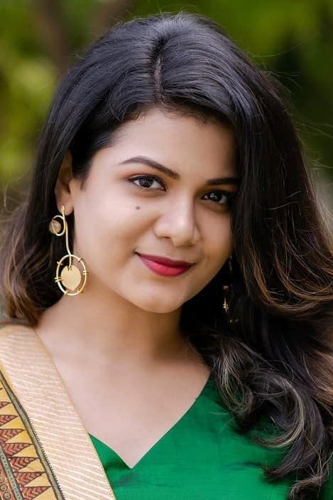 Goldie Nissy as Pallavi in Detective Karthik