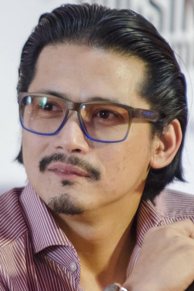 Robin Padilla as Joaquin Bordado / Joaquin Apacible in Joaquin Bordado