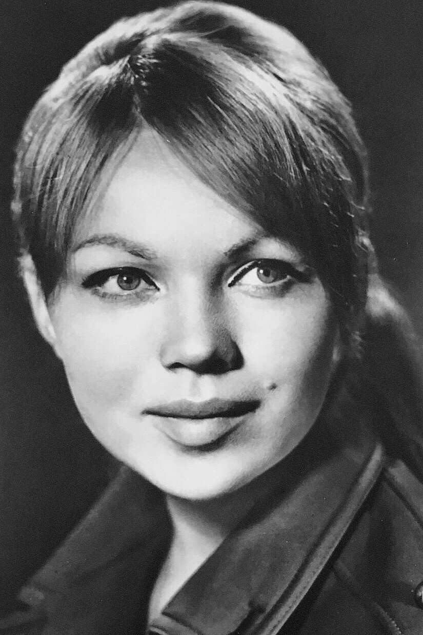 Валентина Теличкина as Valya Arefyeva in Quadrille