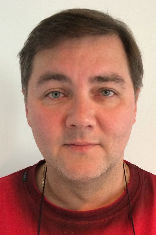 Bohdan Tůma as otčím in Crash Road