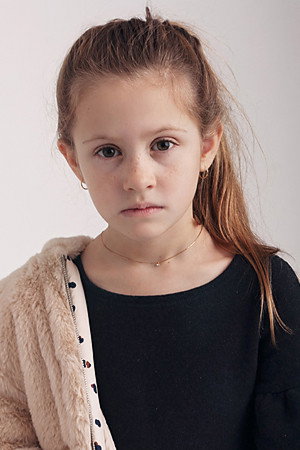 Lilou Roy-Lanouette as Julie in Like the Ones I Used to Know